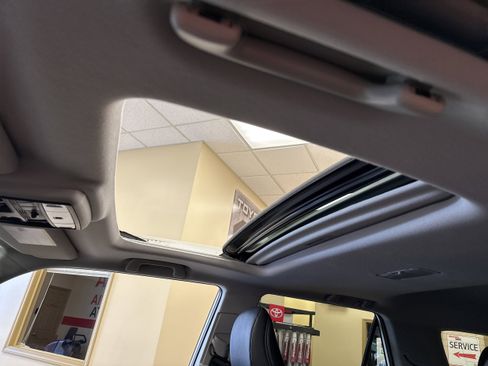 Used 2022 Toyota 4Runner SR5 Premium image 7