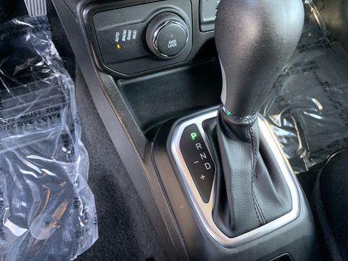 Certified 2023 Jeep Renegade Latitude AWD/4WD image 26