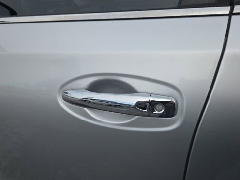 Used 2018 Nissan Rogue SL w/ Premium Package image 14