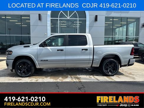 New 2026 RAM 1500 4x4 Crew Cab image 2