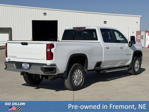 Used 2022 Chevrolet Silverado 2500 LT w/ Convenience Package image 4
