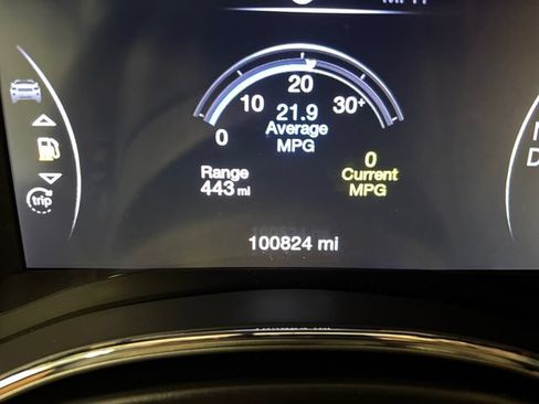 Used 2018 Jeep Grand Cherokee Laredo AWD/4WD image 18