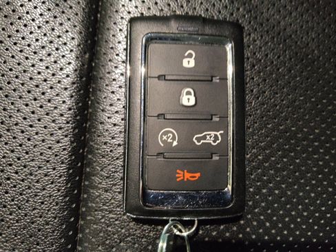 Used 2022 Jeep Grand Cherokee Limited 4xe w/ Luxury Tech Group II AWD/4WD image 32