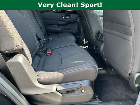 Used 2025 Honda Pilot Sport image 17