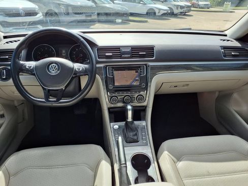Used 2018 Volkswagen Passat 2.0T SE FWD image 9