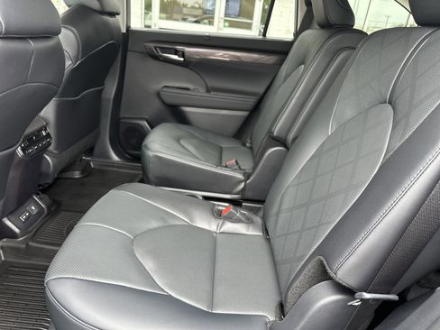Used 2026 Toyota Highlander Platinum AWD/4WD image 12