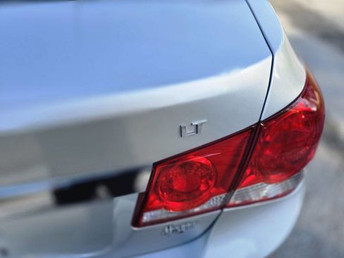 Used 2016 Chevrolet Cruze LT w/ Technology Package image 18