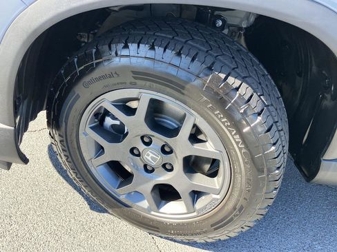 Used 2025 Honda Pilot TrailSport image 9