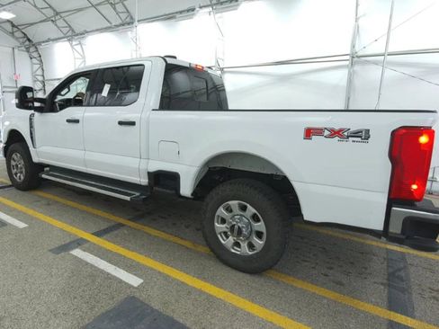 Used 2023 Ford F250 XLT w/ FX4 Off-Road Package AWD/4WD image 2