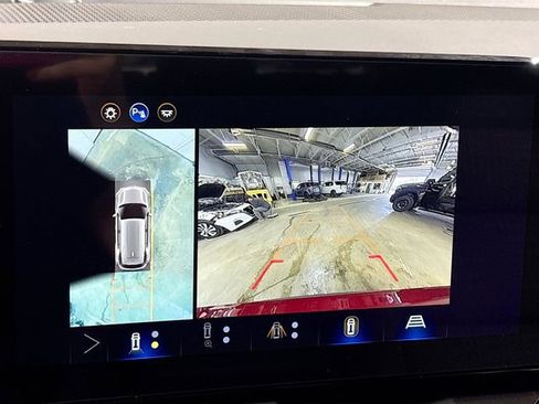 New 2026 Chevrolet Equinox LT w/ Safety and Technology Package FWD image 17