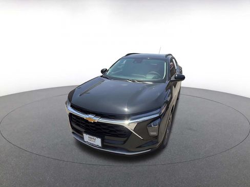 Used 2025 Chevrolet Trax LT FWD image 7