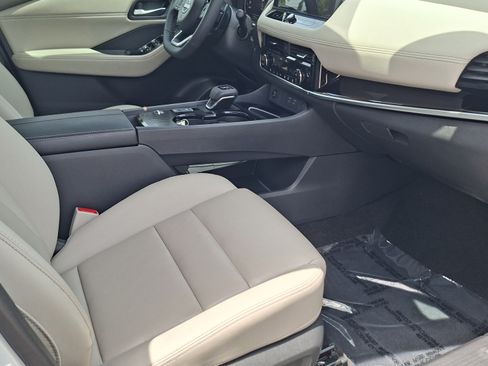 Used 2024 Nissan Rogue SL w/ SL Premium Package FWD image 23