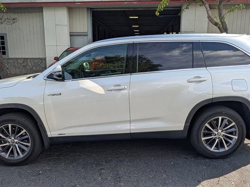 Used 2019 Toyota Highlander XLE AWD/4WD image 6