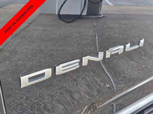 Used 2025 GMC Yukon XL Denali image 12