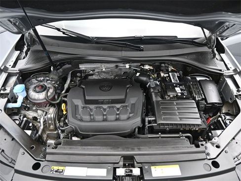 Used 2022 Volkswagen Tiguan SE R-Line image 44