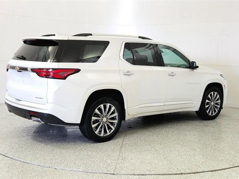 Used 2023 Chevrolet Traverse Premier FWD image 7