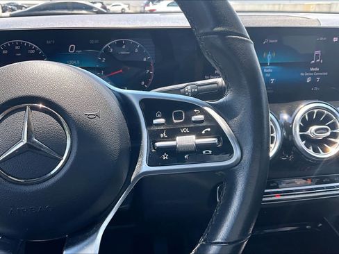 Used 2021 Mercedes-Benz GLB 250 image 24