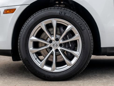 New 2026 Porsche Macan AWD/4WD image 15