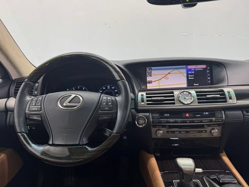 Used 2017 Lexus LS 460 w/ Comfort Package RWD image 3