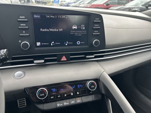 Used 2025 Hyundai Elantra Sport FWD image 30
