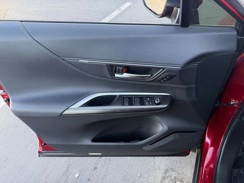 Used 2022 Toyota Venza Limited image 12