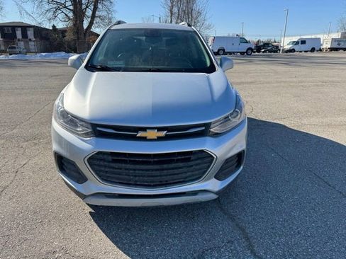 Used 2018 Chevrolet Trax LT w/ LT Convenience Package image 3