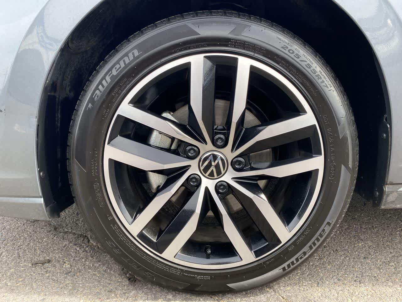 Used 2025 Volkswagen Jetta SE FWD image 10