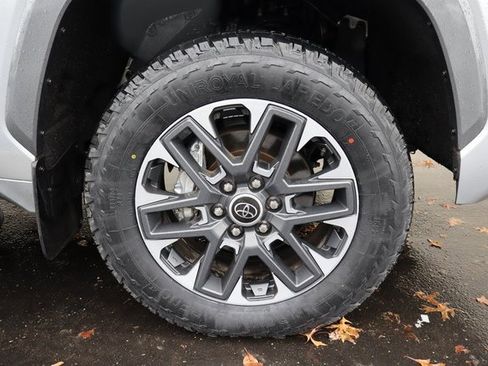Used 2023 Toyota Tundra Limited image 15