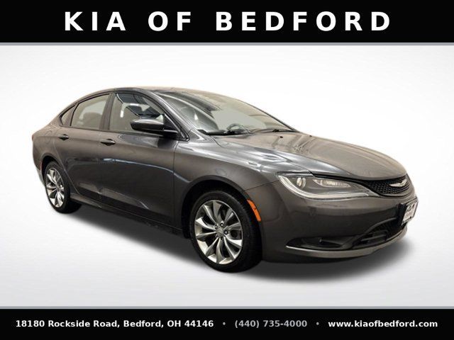Used 2015 Chrysler 200 S w/ Navigation & Sound Group I FWD image 3