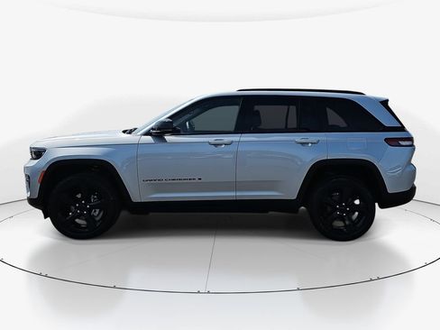 Used 2023 Jeep Grand Cherokee Altitude image 9
