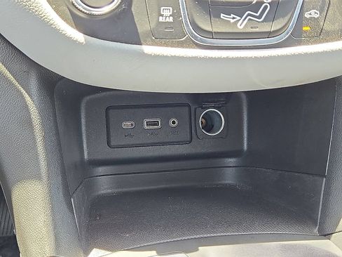 Used 2022 Chevrolet Equinox LT FWD image 30