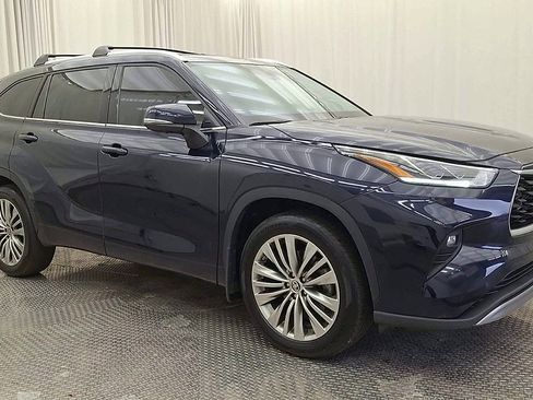 Used 2024 Toyota Highlander Platinum image 5