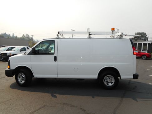 Used 2016 Chevrolet Express 2500 RWD image 2