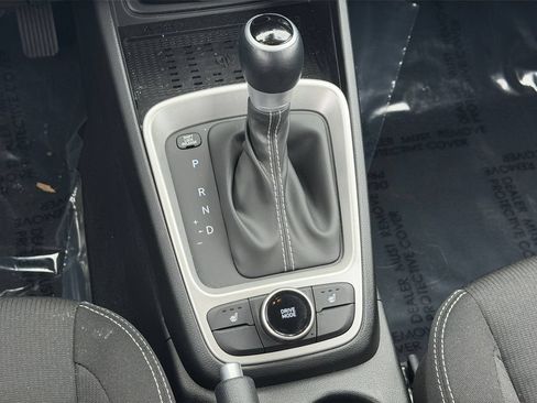 Used 2026 Hyundai Venue SEL FWD image 15