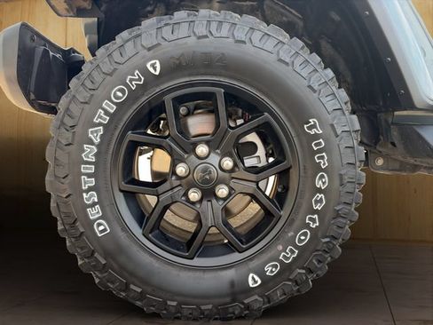 Used 2025 Jeep Gladiator Sport AWD/4WD image 24