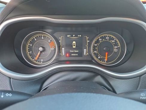 Used 2016 Jeep Cherokee Latitude FWD image 10
