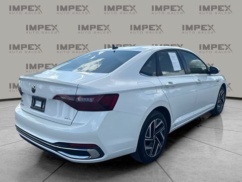 Used 2024 Volkswagen Jetta SEL FWD image 3