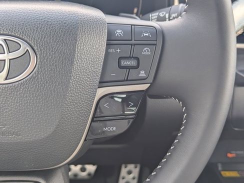 Used 2025 Toyota Camry SE image 22