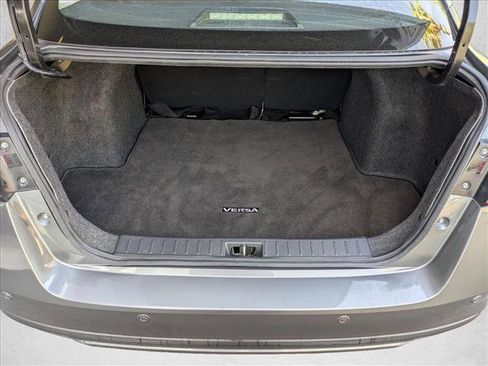 Used 2021 Nissan Versa SV image 6