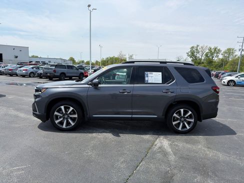 Used 2025 Honda Pilot Elite image 3