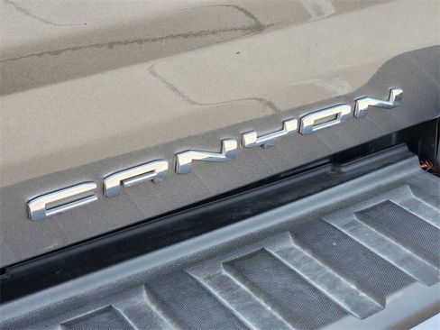 Used 2022 GMC Canyon Denali image 12