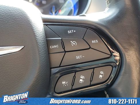 Used 2021 Chrysler Pacifica Touring-L w/ Uconnect Theater Family Group image 22