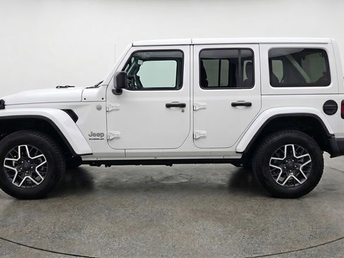 Used 2025 Jeep Wrangler Unlimited Sahara AWD/4WD image 5