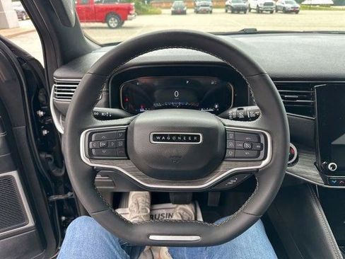 Certified 2024 Jeep Wagoneer Series II w/ Flexible Seating Group RWD image 13