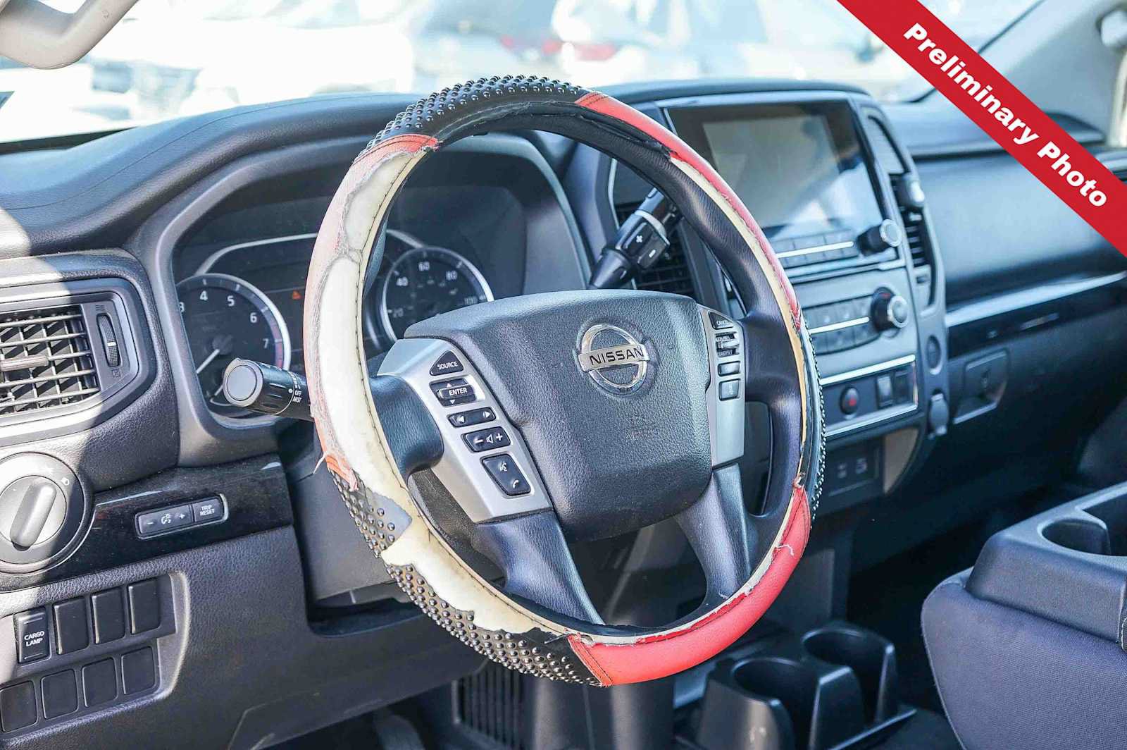 Used 2022 Nissan Titan SV RWD image 14