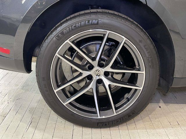Certified 2025 Porsche Macan AWD/4WD image 12