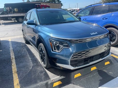 Used 2023 Kia Niro Wind w/ Wind Preserve Package FWD image 12