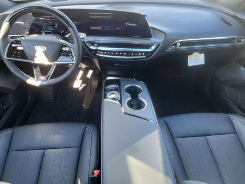 Used 2026 Cadillac Lyriq Premium Luxury image 12