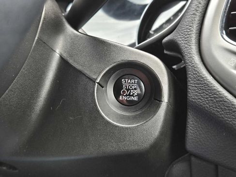 Used 2018 Jeep Compass Latitude w/ Popular Equipment Group FWD image 35