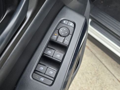 Used 2025 Nissan Pathfinder SV FWD image 24